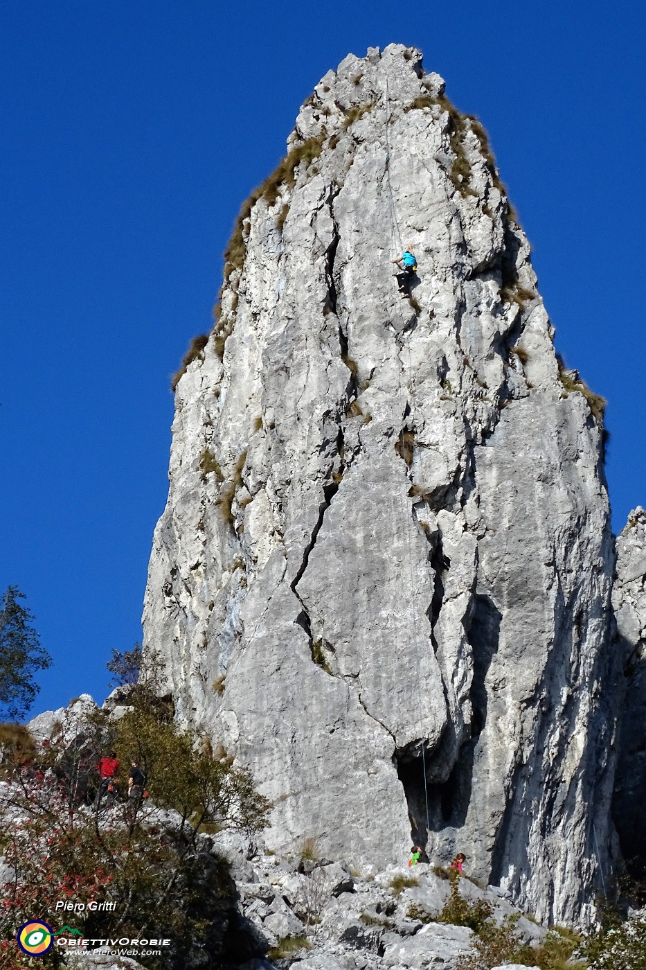 12 Arrampicata sul Torrione Longo.JPG